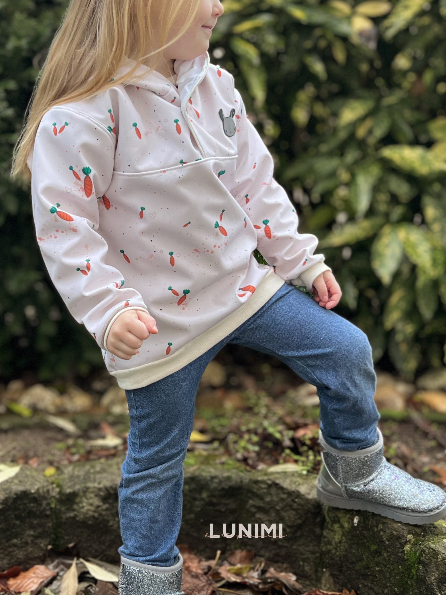 Love carrots in the heart Eigenproduktion beige